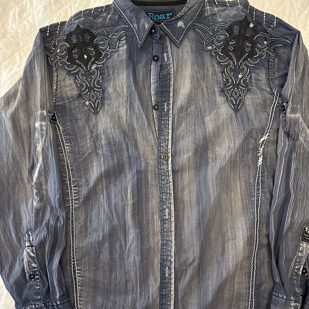 Men’s XL Roar Button up